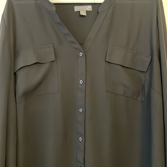 🛍️ 2/$20 Black long sleeve blouse - Picture 2 of 4